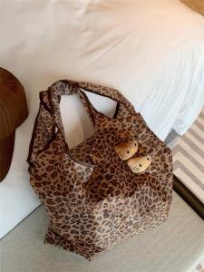 กระเป๋าถือพับลายเสือดาวน่ารัก ความจุขนาดใหญ่ กระเป๋าสะพายไหล่ผู้หญิง กระเป๋าสะพายข้างแบบพกพา กระเป๋าสะพายข้างแบบยูนิเซ็กซ์