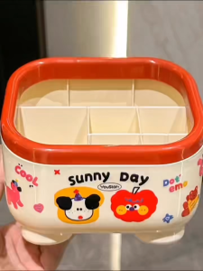 แบรนด์ที่ใส่ปากกาหลายกริด ลายการ์ตูน ดีไซน์น่ารัก ความจุมถูก กล่องเครื่องเขียน PP ขนาด พร้อมสติ๊กเกอร์สุ่ม