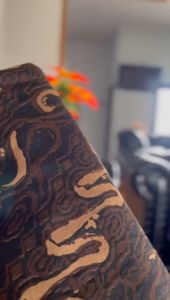 SARUNG BATIK GUS IQDAM | SARUNG DEWASA BATIK VIRAL | SARUNG BATIK RAYON PREMIUM MOTIF VIRAL TERBARU\\n\\nSarung batik merupakan salah satu jenis pakaian tradisional Indonesia yang memiliki nilai budaya tinggi. Dalam artikel ini, kita akan membahas tentang sarung batik rayon premium yang menjadi tren saat ini, terutama sarung dewasa batik viral dan motif batik terbaru. Kami juga akan membahas tentang sarung batik Gus Iqdam, serta sarung batik untuk pria.\\n\\n Sarung Batik Rayon Premium\\n\\nSarung batik rayon premium merupakan salah satu jenis sarung batik yang terbuat dari bahan rayon. Rayon merupakan bahan yang memiliki tekstur lembut dan halus, serta mudah menyerap keringat. Bahan ini juga mudah diaplikasikan dengan motif batik, sehingga menghasilkan sarung batik yang indah dan elegan.\\n\\n Sarung Dewasa Batik Viral\\n\\nSarung dewasa batik viral merupakan salah satu tren fashion saat ini. Motif batik yang digunakan pada sarung ini biasanya merupakan motif terbaru yang sedang populer di kalangan masyarakat. Sarung batik viral cocok dikenakan oleh orang dewasa, baik pria maupun wanita, untuk acara formal atau non-formal.\\n\\n Motif Batik Terbaru\\n\\nMotif batik terbaru merupakan salah satu elemen penting dalam desain sarung batik. Motif batik yang unik dan menarik dapat menambah nilai estetika pada sarung batik tersebut. Beberapa motif batik terbaru yang sedang populer saat ini antara lain:\\n\\n* Motif batik kawung\\n* Motif batik parang rusak\\n* Motif batik truntum\\n\\n Sarung Batik Gus Iqdam\\n\\nSarung batik Gus Iqdam merupakan salah satu jenis sarung batik yang memiliki nilai spiritual tinggi. Gus Iqdam sendiri merupakan seorang ulama yang dikenal dengan kebijaksanaannya dalam memberikan nasihat dan pengajaran kepada umat Islam. Sarung batik Gus Iqdam biasanya memiliki motif batik yang unik dan berbeda dari sarung batik lainnya.\\n\\n Sarung Batik untuk Pria\\n\\nSarung batik untuk pria merupakan salah satu jenis sarung batik yang dirancang khusus untuk pria. Sarung batik pria biasanya memiliki motif batik yang lebih sederhana dibandingkan dengan sarung batik wanita. Sarung batik pria cocok dikenakan untuk acara formal atau non-formal, seperti acara pernikahan, syukuran, atau kegiatan sehari-hari.\\n\\nKami harap artikel ini dapat membantu Anda dalam memahami lebih lanjut tentang sarung batik rayon premium, sarung dewasa batik viral, motif batik terbaru, sarung batik Gus Iqdam, serta sarung batik untuk pria. Jangan ragu untuk mencoba sarung batik yang kami tawarkan dan rasakan keindahan dan kenyamanannya!\"