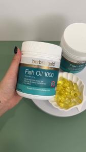 Viên Uống Dầu Cá Tự Nhiên Herbs of Gold Fish Oil 1000 – Bổ Sung Omega-3 Hỗ Trợ Tim Mạch Não Bộ Xương Khớp – Hộp 200 V