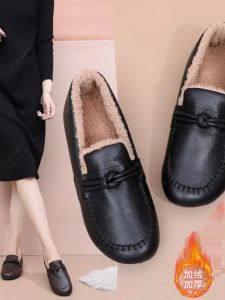 ฤดูหนาว 2024 ใหม่ตุ๊กตาเรียงราย นุ่ม หนัง ผู้หญิง รองเท้าแตะ ลำลอง ด้านล่างแบน Bean รองเท้าสําหรับแม่ขนตัด Slip-on รองเท้าไม่มีส้น