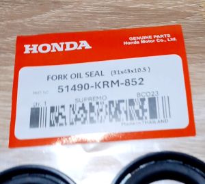 FORK OIL SEAL HONDA SUPREMO XR125/150 ADV150 PCX150 ZOOMER-X SUPRA GTR CBR150 CB150R (31x43x10.5) 51490KRM852 HTP1