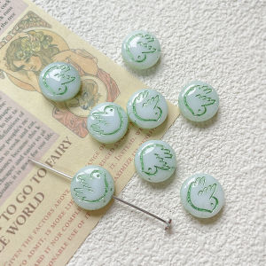 ลูกปัดคริสตัลสีเขียวชิ้นส่วนสร้อยคอและสร้อยข้อมือทำมือ DIY ลูกปัดกลมทองแดงลายนูน อุปกรณ์เครื่องประดับแฟชั่น