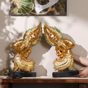 งานฝีมือไม้แกะสลักไม้ประจำประเทศไทยประกอบไปด้วยศิลปะ และศิลปะเหมือนโต๊ะทำงานประดับประดาโต๊ะ