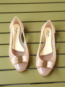 Jelly Shoes Women Bow Chunky Heel New Porous Shoes Shallow Mouth Beach Plastic Single Shoes PVC Sandals Hollow Rain Boots