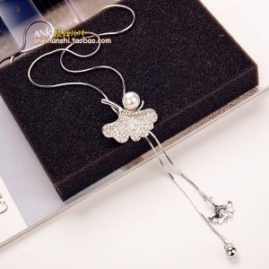 Fashionable Women's Sweater Chain Necklace: A Guide to Long Chain Necklaces