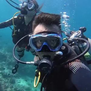 3mm ชุดดำน้ำ OUZO ชุดโต้คลื่นแห้งเร็วแบบชิ้นเดียวกันหนาวและให้ความอบอุ่นป้องกันแสงแดด