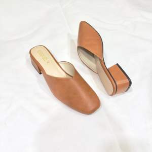 รองเท้าคัชชูเปิดส้น ทรงคลาสสิค พื้นสูง 1.5นิ้ว ใส่สบาย เท้าอวบ +1ไซส์ รุ่น Aga-00