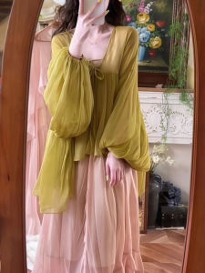 เสื้อเชิ้ตผ้าชีฟองสีแดงสไตล์วันหยุดฝรั่งเศสสำหรับผู้หญิง ทรงบาง ฤดูร้อน ดีไซน์ดopaamine โปร่งแสง ป้องกันแสงแดด เสื้อตัวบน