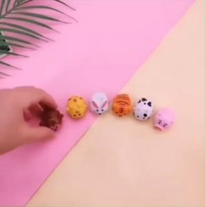 Cute and funny expression pull-back car mixed style