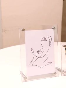 Khung tranh ảnh Mica để bàn trong suốt chân Inox nhiều kích thước ảnh nhận làm theo yêu cầu