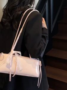 SEA YADOU  กระเป๋าสะพายไหล่ผู้หญิงกระเป๋าใต้วงแขนสไตล์บัลเล่ต์ที่สวยงามและสง่างามกระเป๋าสะพายหนัง PU แฟชั่น