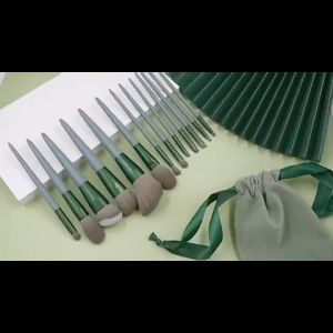 FinDee  ชุดแปรงแต่งหน้า ขนนุ่ม แปรงอายแชโดว์ แปรงรองพื้น ชุดมี 13 แปรง makeup brush