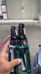 (Dikirim dari Jakarta) Tang Pemotong Kabel Multifungsi / Tang 10 in 1 Fungsi Tang Listrik Multifungsi Tang Hidung Bersih Tang Pengupasan dan Penggulungan