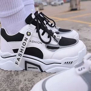 พร้อมส่ง mayleyshop รองเท้าผ้าใบปักเดซี่ รองเท้าผ้าใบผู้หญิง เสริมส้น 4.5 ซม. ++++แนะนำสั่งเผื่อ 1 ไซส์เพื่อความสบายเท้า