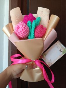 mini bouquet tulip crochet with lights and box