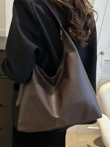 Trendy Retro Underarm Women's Bag 2023 New Large Capacity Commuter Tote Bag Casual Style PU Leather Soft Surface Zipper Closure