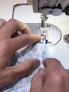 1pcs industrial flat car arc edge presser foot silk chiffon material special presser foot hem edge roller industrial sew