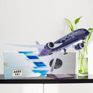 Mô Hình Máy Bay Riyadh Airlines B787 Tỷ Lệ 1:130 Chất Liệu Nhựa Resin Dùng Để Trưng Bày Trang Trí Dành Cho Người Sưu Tầm Và Người Hâm Mộ Phong Cách Hiện Đại