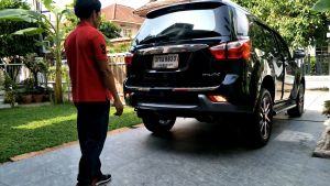 เซ็นเซอร์ถอยหลังรถยนต์แบบไม่เจาะกันชน 12 Vระบบคลื่นแม่เหล็กไฟฟ้า (หนึ่งเดียวในไทยที่ใช้สายแพรเป็นสายสัญญาณเซ็นเซอร์) มีด้วยกัน 2 รุ่น 2ตัวเลือก(ใหม่รุ่นอัพเกรด และรุ่นเดิม)