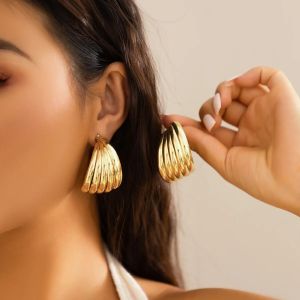 Punk Vintage Geometric C Shape Circle Hoop Earrings for Women Trendy Smooth Metal Gold Color Piercing Earrings Party Jewelry New