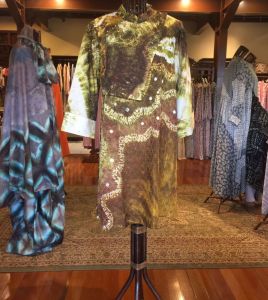 Jihan Tunik Viscos by Dian Pelangi LIMITED EDITION9 Blouse Baju Atasan Kemeja Blus Outfit Pesta Kondangan Pernikahan Kerja Kantor Casual Formal Wanita Hijaber Cantik Anggun Modis Modern Elegan Mewah Model Korea Terbaru Motif Batik Jumputan Kekinian