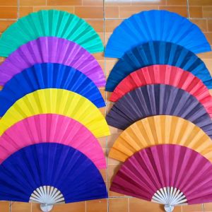 1 Quạt vải  viết thư pháp theo yêu cầu xòe rộng 50cm. Quạt tranh trang trí.