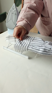 ชั้นวางเตารีดพกพาสำหรับเสื้อผ้าแขนและเสื้อเชิ้ตขนาดเล็ก กับเก็บและพกพาง่าย