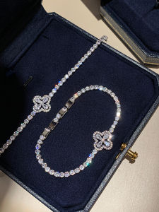 CAFFTI | Luxury Dainty Four-Leaf Clover Bracelet