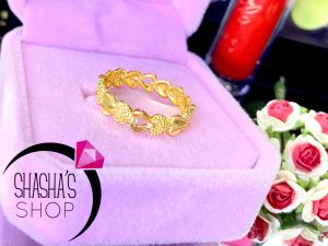 nhẫn tay lấp lánh tươi tắn dạo phố
