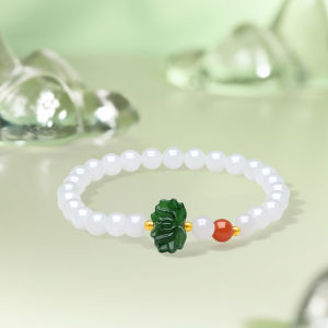 ZHOU LIU FU 周六福สร้อยข้อมือทองคำ 750/18K โลตัส สร้อยข้อมือหยกธรรมชาติ 17cm Y1913847