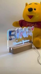 ของที่ระลึกเด็กเล็ก สำหรับคุณพ่อคุณแม่ที่อยากได้โคมไฟหน้าลูก อะคริลิคตั้งโต๊ะตามสั่ง