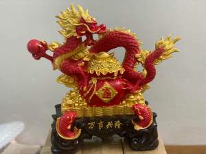 Rồng Đỏ 2024 có 35cm rộng 37cm