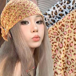 ผ้าโพกหัวพิมพ์เสือดาวผู้หญิงหญิงสาวทันสมัยผ้าโพกศีรษะย้อนยุคแฟชั่นหรูหราผ้าโพกหัวผ้าพันคอวันหยุดผมเครื่องประดับผม