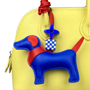 พวงกุญแจ/จี้กระเป๋าหนังแท้รูปสุนัขพันธุ์ฮาวด์ งานฝีมือระดับพรีเมียม มี 7 สีสันหลากหลาย พร้อมลูกปัดตกแต่งสุดหรู - หนัง PU