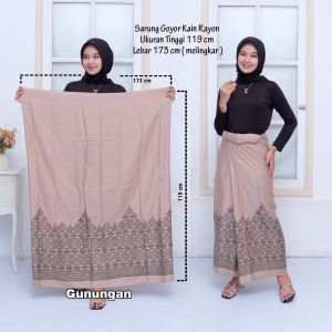 Sarung Santri Putri Rayon Motif Batik Muslim Kekinian