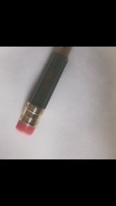 Son bóng YURI CHIKA  #01 thiết kế bút độc đáo dưỡng ẩm bóng nhũ kim tuyến 5ml của Mỹ