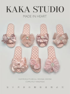 รองเท้าแตะผู้หญิงพื้นนุ่มด้านนอกทำจากผ้าซาติน สายรัดก้นเป็นรูปตัว T สไตล์นางฟ้า รองเท้าแตะในบ้าน ฤดูใบไม้ผลิและฤดูร้อน กันลื่น รองเท้าแตะสำหรับใส่ในบ้าน