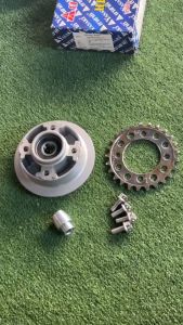 ดุมสเตอร์ Wave สำหรับใส่สเตอร์เล็ก เบอร์ 242526 ครบชุดสำหรับโซ่ 420 พร้อมอัดบูธลูกปืน