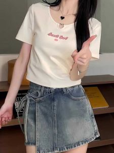 เสื้อยืดแขนสั้นทรงเข้ารูปสไตล์อเมริกันย้อนยุคสำหรับผู้หญิงในช่วงฤดูร้อน ทรงเข้ารูป ปกโปโล แขนสั้น ปกโปโล ทรงเข้ารูป