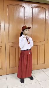 Setelan Seragam Sekolah SD Perempuan Merah Putih Baju Putih Lengan Panjang Rok Merah Panjang
