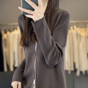 เสื้อคาร์ดิแกนถักคอวีผ้าขนสัตว์เนื้อบางพอดีตัวสวมหัวสำหรับผู้หญิง แขนยาว ปกโปโล ทรงหลวม ซิปคู่ สีพื้น ฤดูใบไม้ผลิ 2024