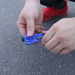 Prakan EOSM 3-in-1ค้อนนิรภัย ค้อนทุบกระจกรถยนต์ฉุกเฉิน เพื่อความปลอดภัย พวงกุญแจฉุกเฉินขนาดเล็ก พร้อมนกหวีดตัดเข็มขัดนิรภัย