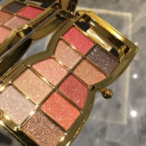 Phấn Mắt Màu Cam Mới Wei Ni Xiao Xiong Cầm Tay Dành Cho Người Mới Bắt Đầu Phấn Mắt Bóng Mịn Màu Sắc Đa Dạng Chăm Sóc Da Mắt