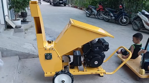 Máy băm cây cành gỗ công nghiệp động cơ dầu