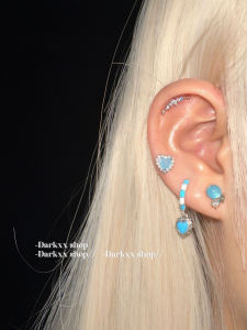 ต่างหูรูปหัวใจสีฟ้าสดใสสำหรับสาวๆ ดีไซน์กลมประดับเลื่อมขนาดเล็ก สไตล์หวานๆ น่ารักๆ สร้อยคอสุดเก๋