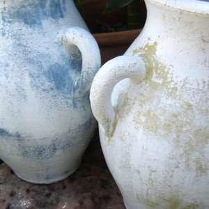 เครื่องดินเผา รูปแบบ 22 x 33 cm มีหู 2 หู และเป็นทรงโอ่งสูงปากเล็ก