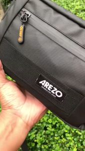 Tas Selempang Arezo: Tas Tangan & Selempang Pria Modern