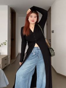 เสื้อคาร์ดิแกนถักยาวคลุมเข่าคอวีหลวมๆ สำหรับผู้หญิงไซส์ใหญ่ เสื้อคลุมกันหนาวแบบสวมหัว ทรงหลวม แขนยาว ฤดูใบไม้ผลิ 2023