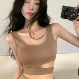 The new hot girl slim fit and thin knitted short tube top small vest female niche design trendy wrapped chest
